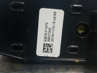 MANDO ELEVALUNAS DELANTERO DERECHO KIA SPORTAGE (