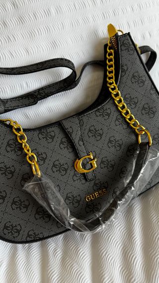 Bolso G gris oscuro con cadena dorada