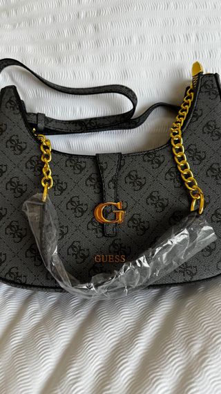 Bolso G gris oscuro con cadena dorada