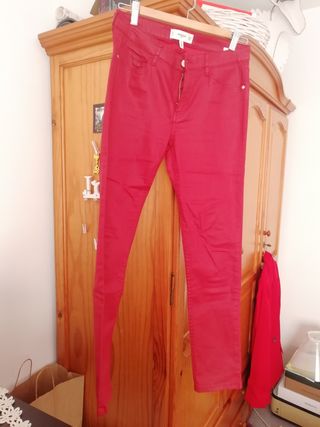 Pantalón rojo Mango 38M