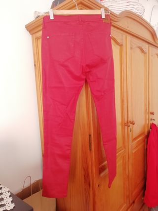 Pantalón rojo Mango 38M