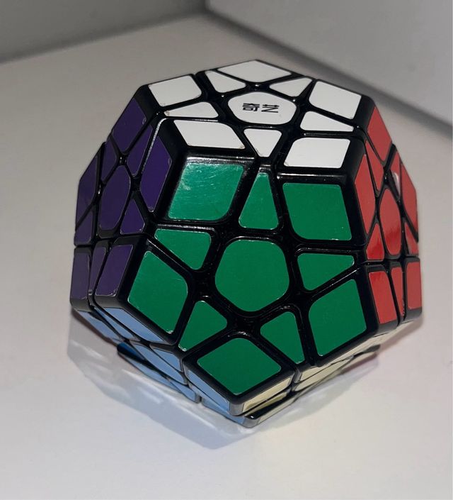 Juego de cubos de Rubik variados