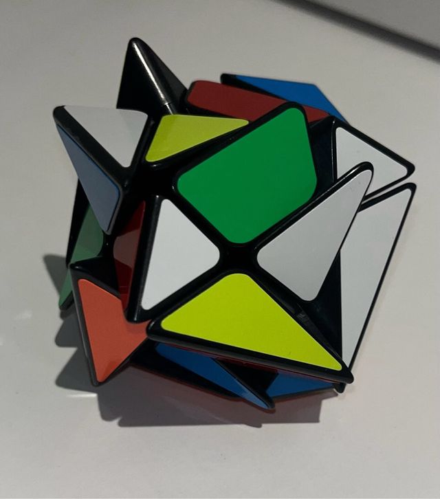 Juego de cubos de Rubik variados