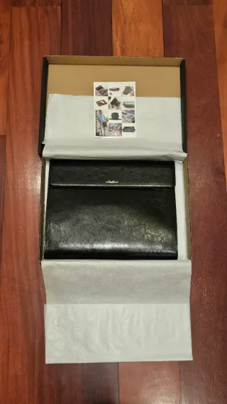 Maletín de cuero negro