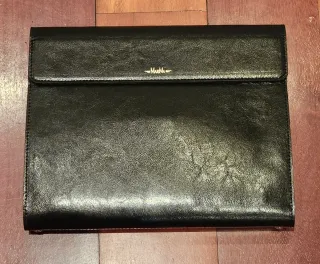 Maletín de cuero negro