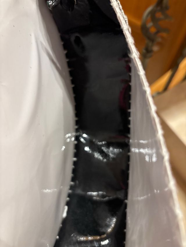 Borsa fatta a mano con design in pelle bovina bianca e nera