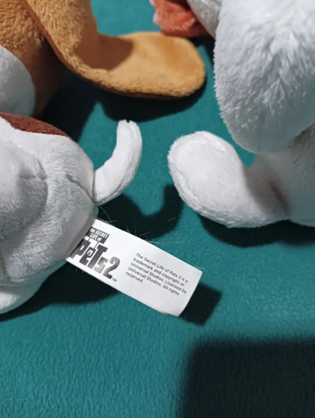 Lote 2 peluches perro de la película máscotas 2