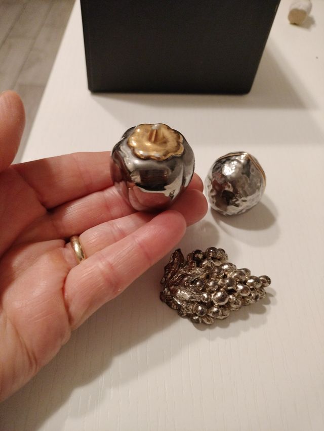 Set 3 piccoli oggetti decorativi in metallo