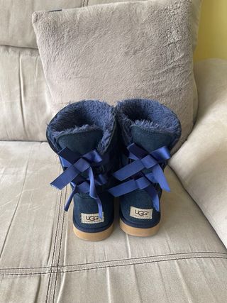 Botas UGG Azul Marino con Lazos