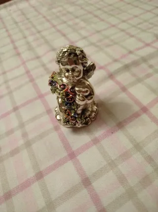 Angioletto in argento con fiori colorati