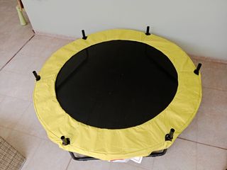 Cama elástica infantil amarilla