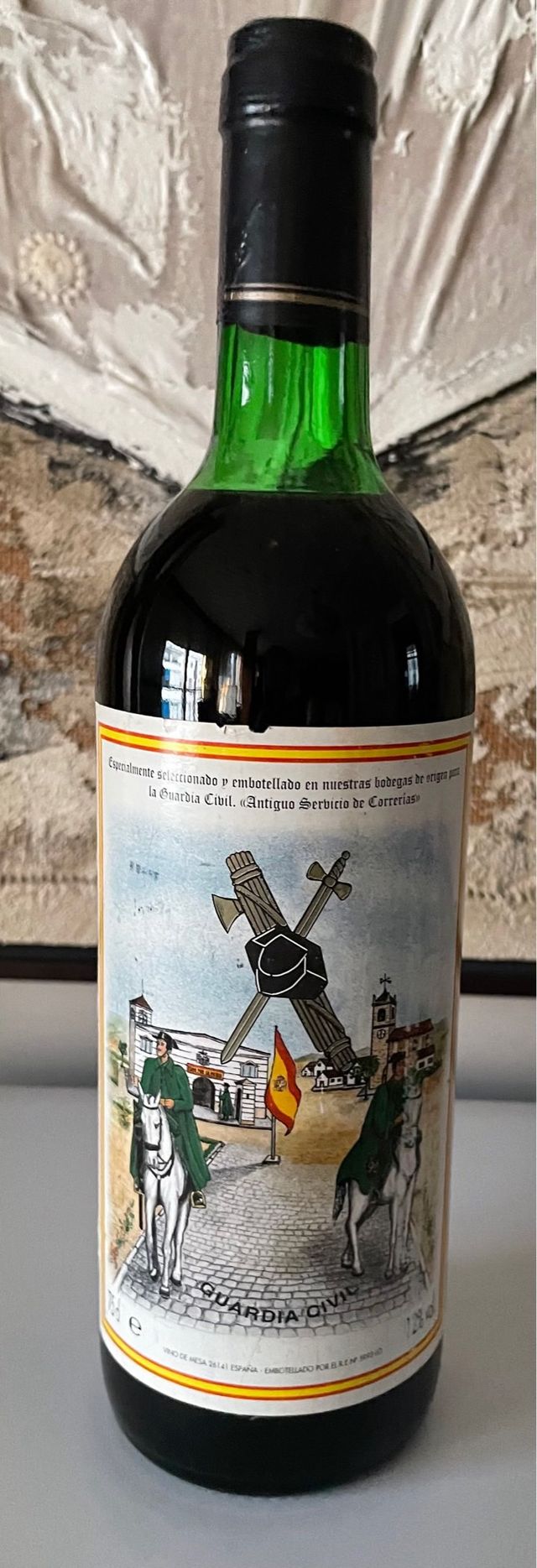 Botella Vino Guardia Civil Antigua