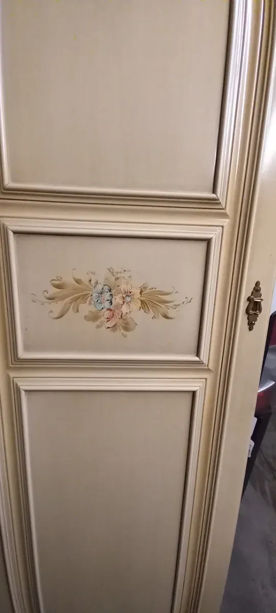 Armadio guardaroba in noce