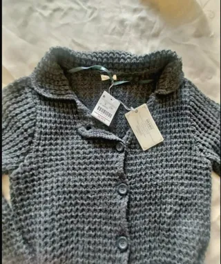 Chaqueta punto Oysho con etiqueta