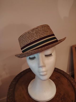 Elegante sombrero de verano estilo veneciano