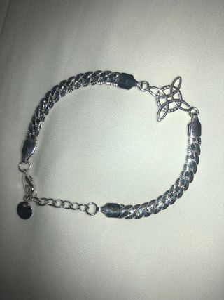 Pulsera plata con nudo celta