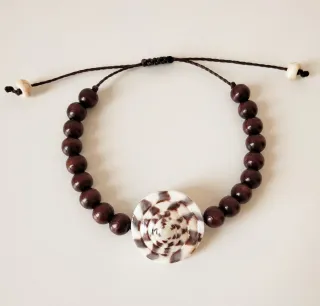 Bracciale conchiglia e perline