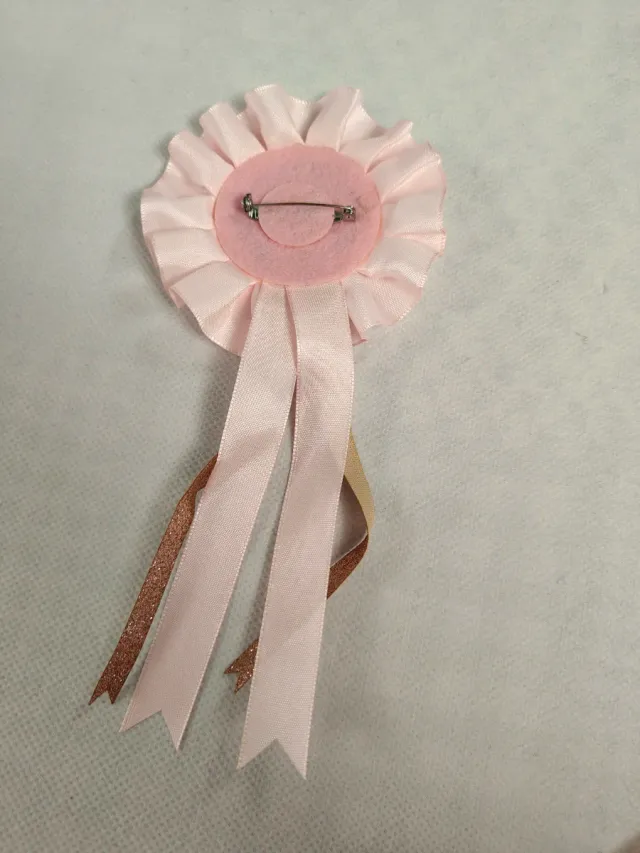 Set Cumpleañera: Banda, pin y gafas.