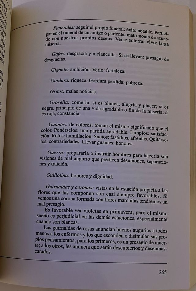 El gran libro de la magia y de la brujería (Spa...
