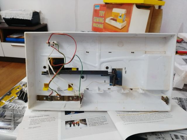 Máquina de coser de juguete Montgomery Ward