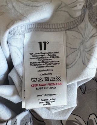 Talla XL. Crop Top estampado 11° DEGRESS