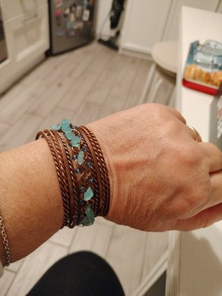 Bracciale in rame lavorato con perline