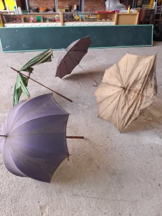 Lote 4 Paraguas Antiguos de Sol CG