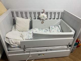 Cuna blanca Sundvick con cajonera