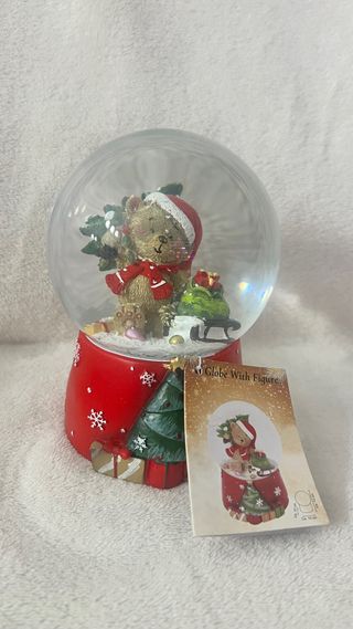 Bola de nieve de Navidad con figura oso