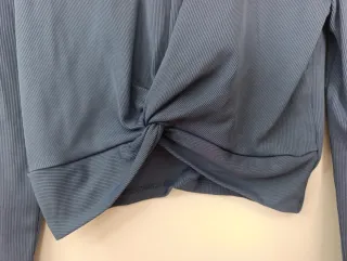 Pull and Bear Blusa Crop Torsión Talla M