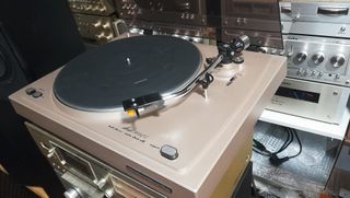 Equipo Hi-Fi Marantz y Altavoces KEF Cresta