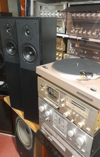 Equipo Hi-Fi Marantz y Altavoces KEF Cresta