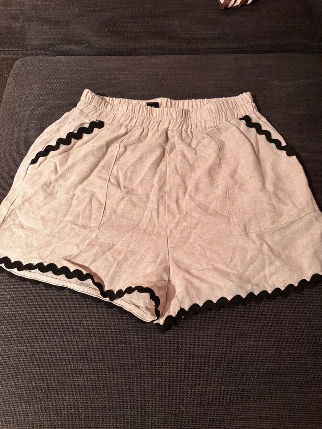 Conjunto beige con volantes