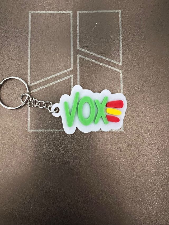 Llavero Vox Impreso 3D