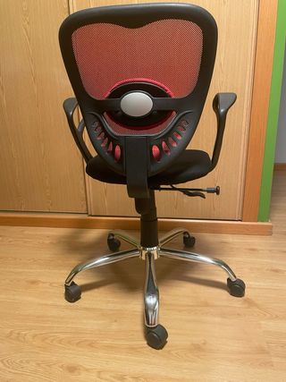 Silla de oficina ergonómica roja y negra