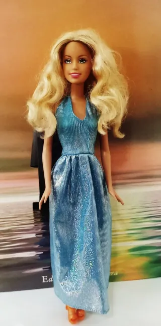 Barbie Fashionista con traje de gala. Mattel 1999