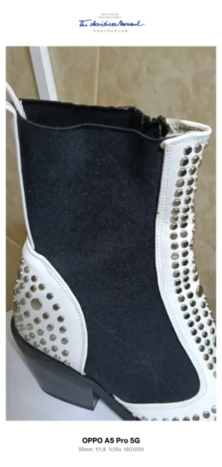 Botines negros y blancos con tachuelas