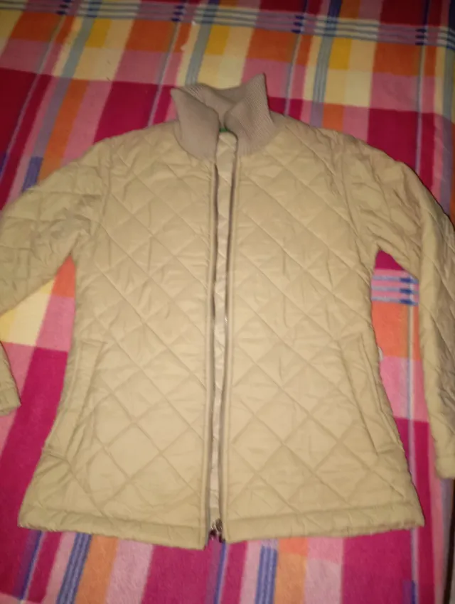 Chaqueta acolchada beige