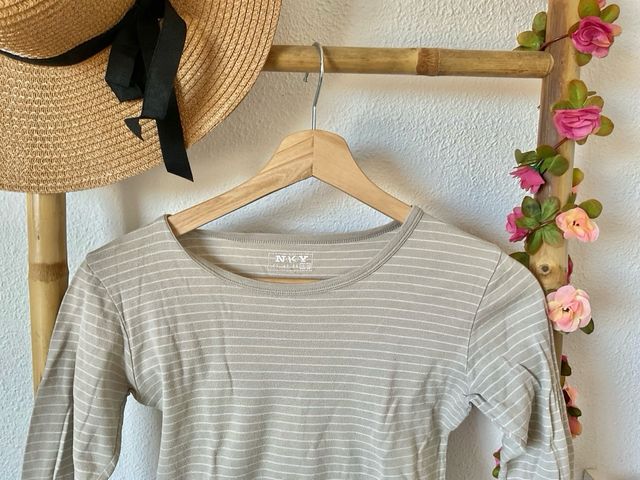 Camiseta de manga larga a rayas para niño