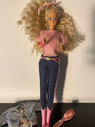 Barbie Feeling 1988 con vestiti Barbie 1982