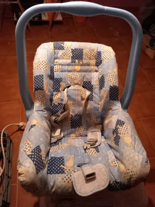Silla de bebé con estampado de conejos