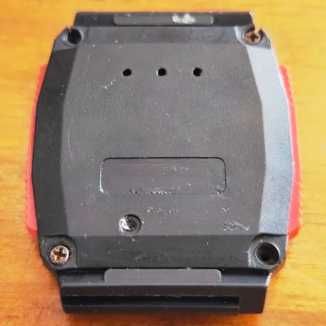 Reloj con juego de naves espaciales. No funciona.