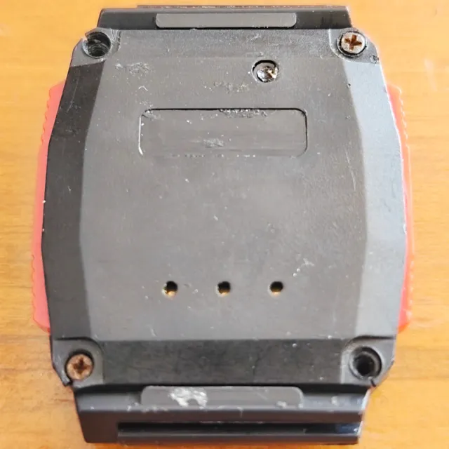 Reloj con juego de naves espaciales. No funciona.