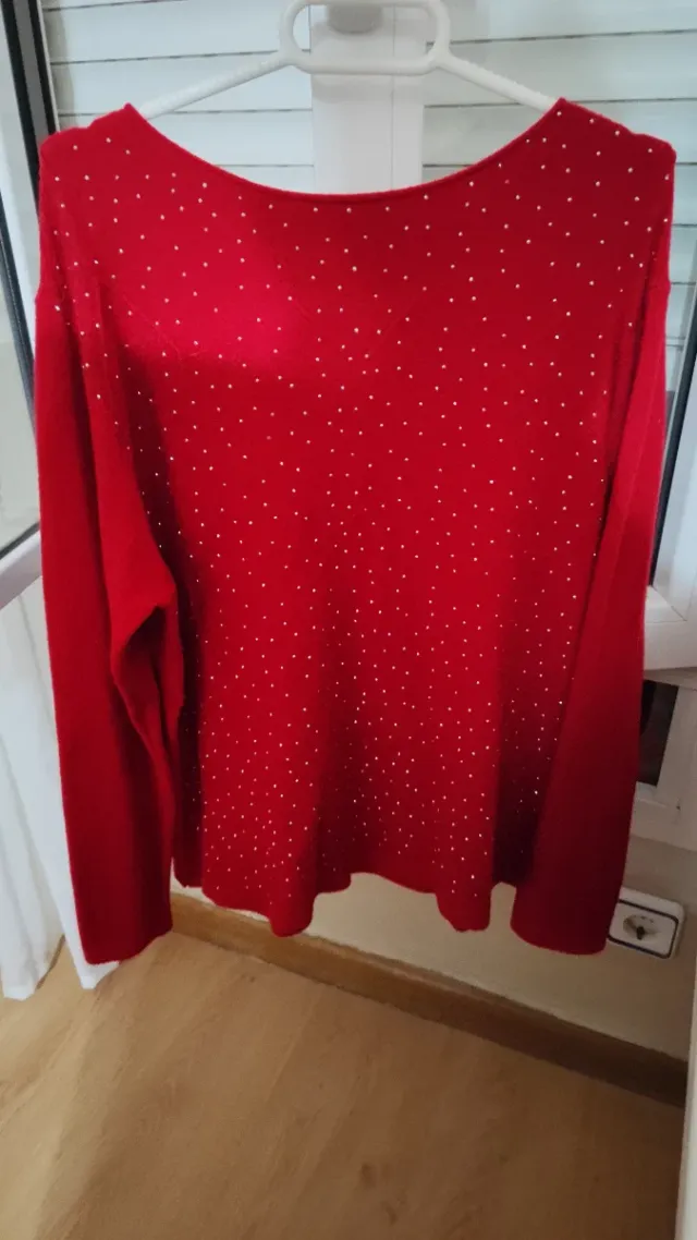 Jersey rojo con brillantes