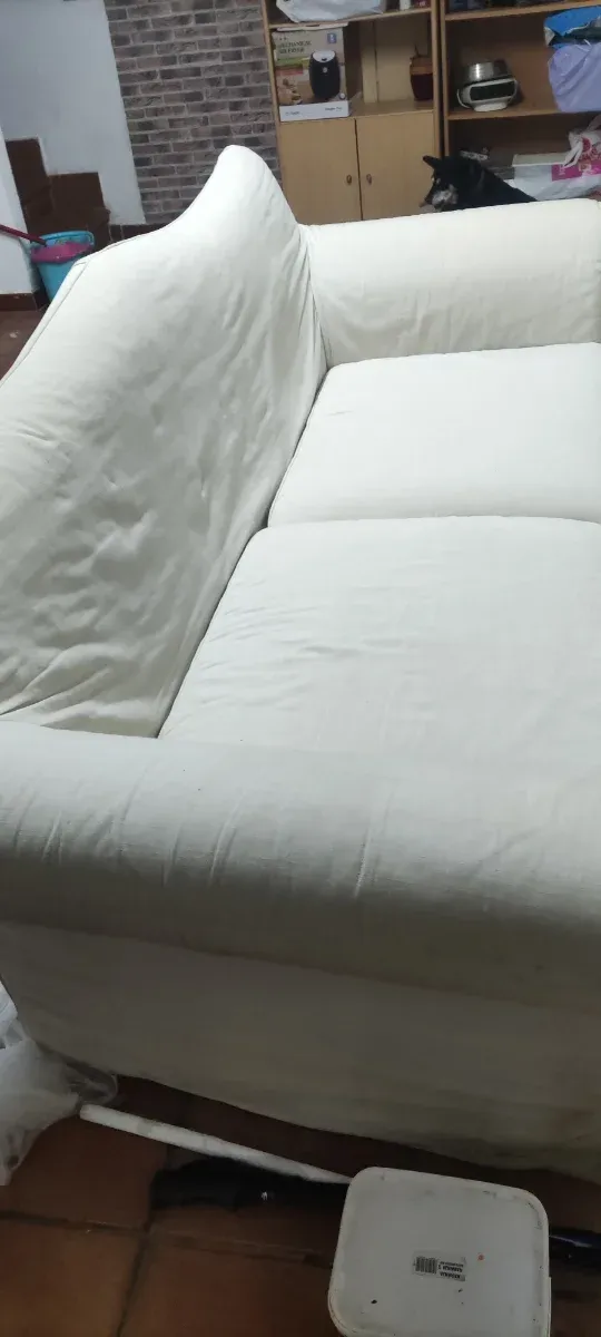 Sofá blanco cómodo