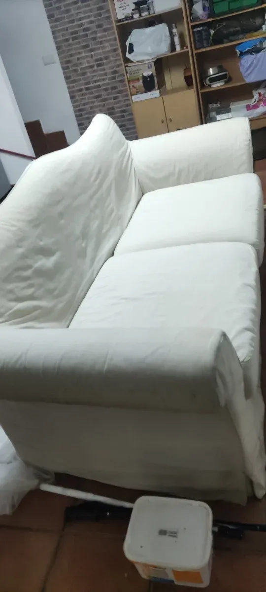 Sofá blanco cómodo