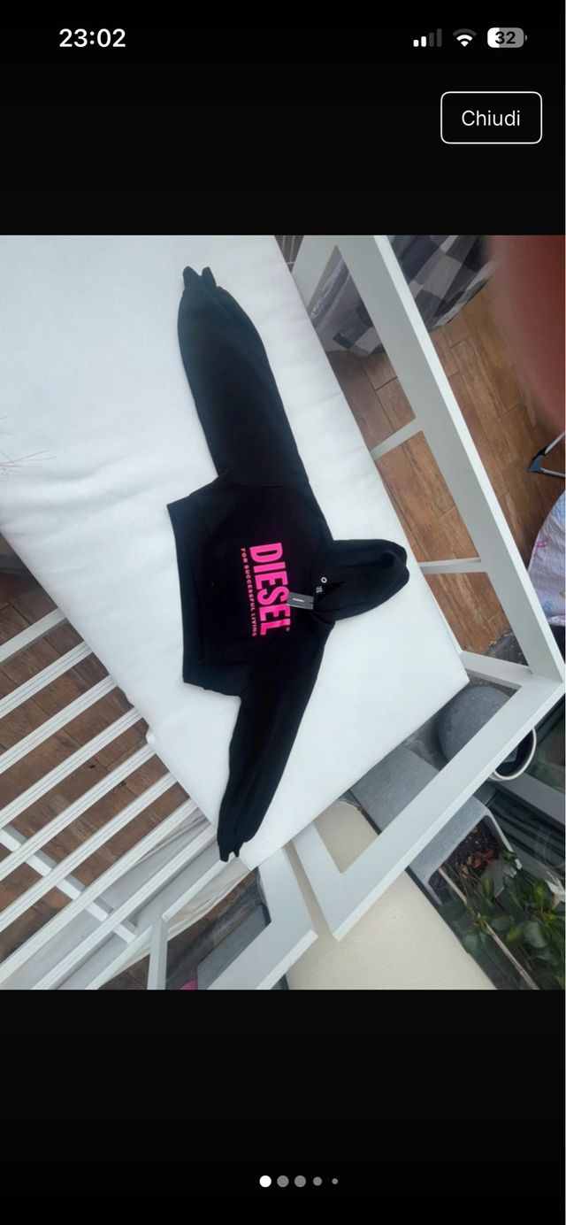 Felpa Diesel nera con scritta fucsia