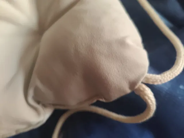 2 Cuscini Beige con Lacci