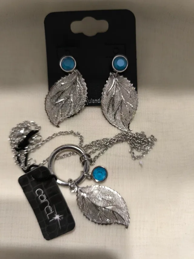 Conjunto Collar y Pendientes Careli.