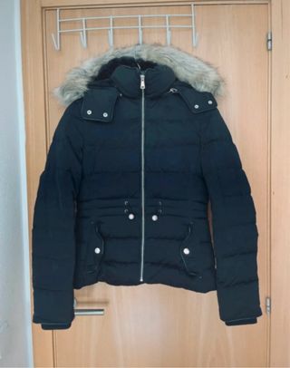 Plumas negro Zara con capucha